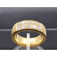 Goldring mit Diamanten