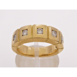 Goldring mit Diamanten