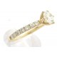 Goldring mit Diamanten